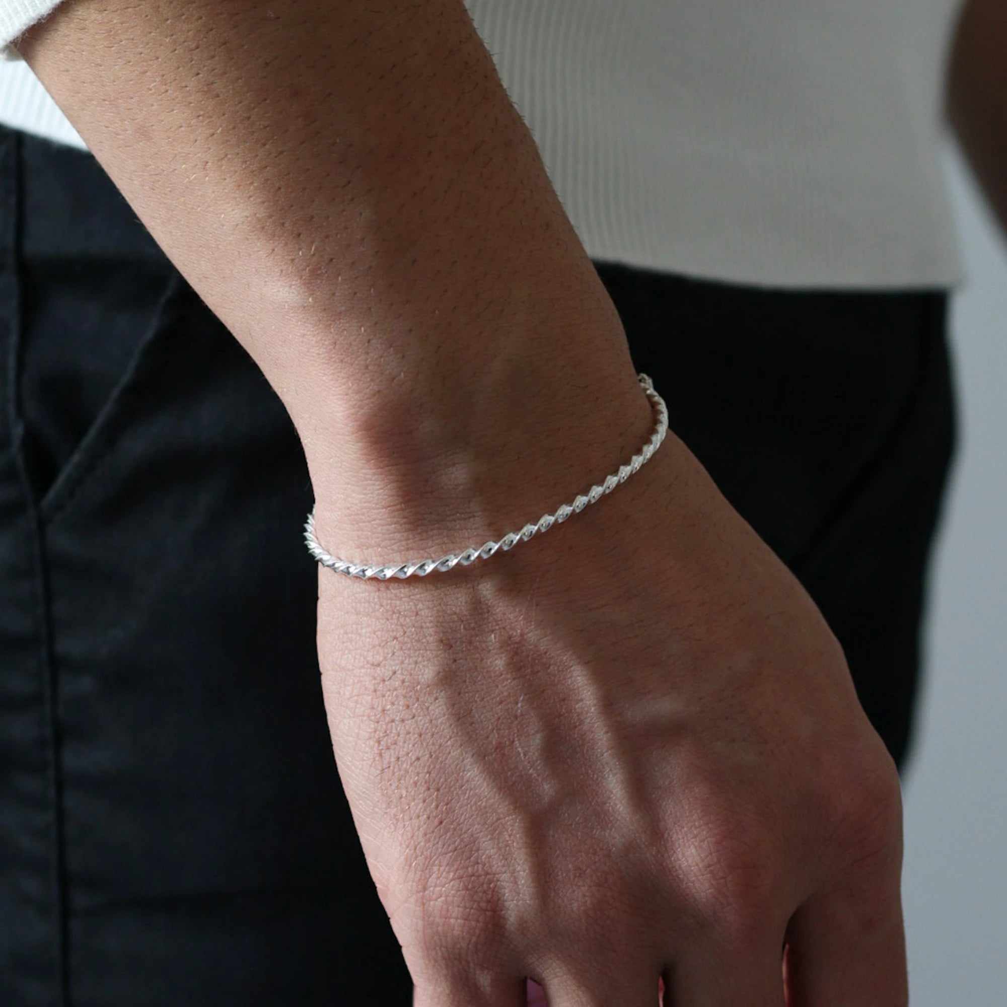 Bracelete Fio Torcido