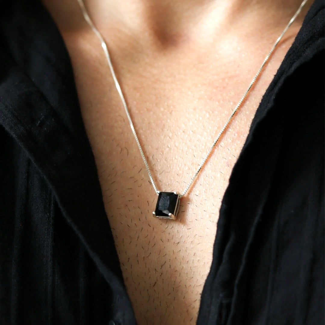 Colar Cristal Retangular Preto