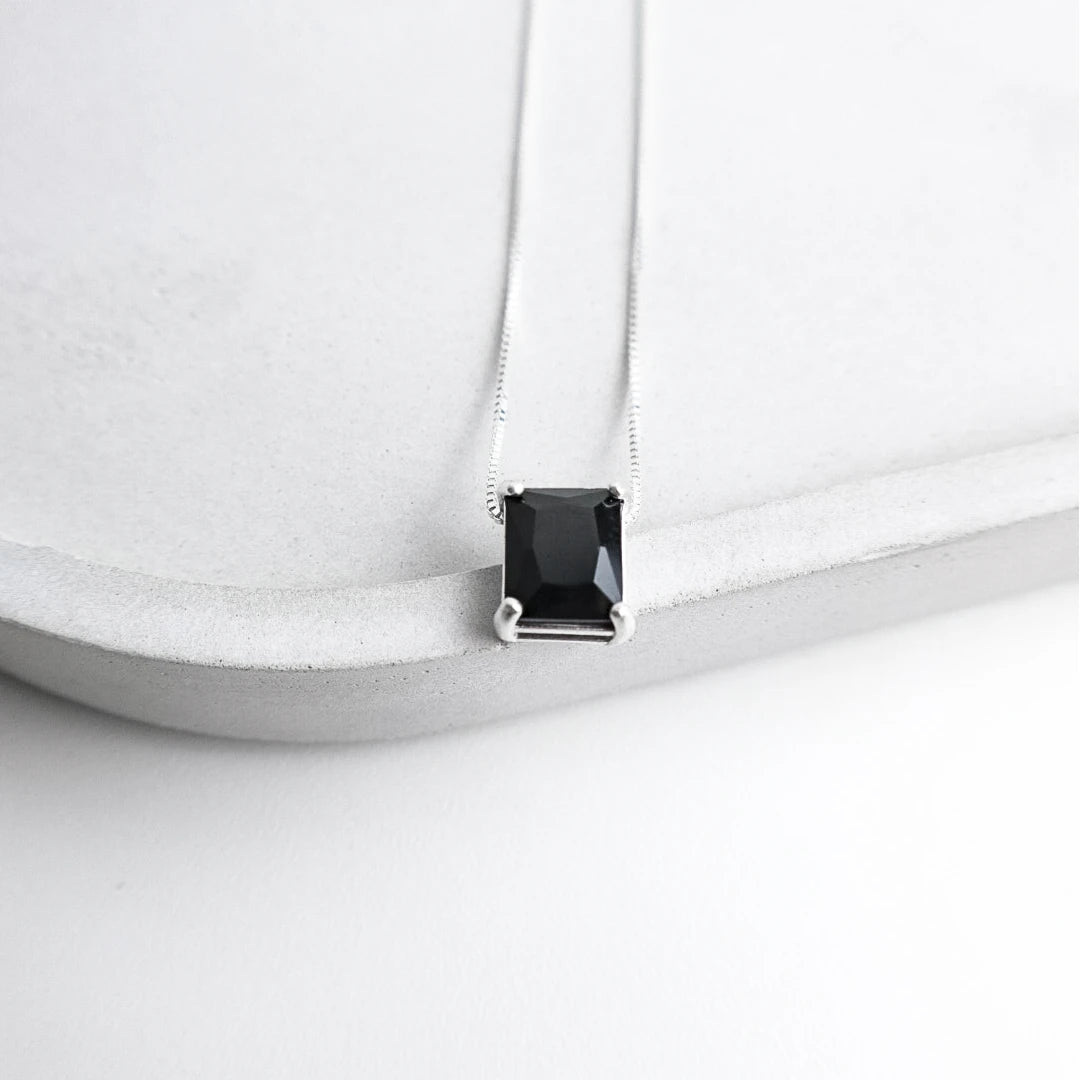 Colar Cristal Retangular Preto
